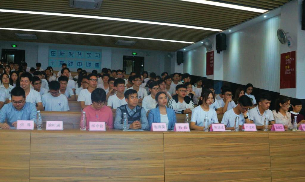 好色tv
举行第三届团总支-学生会第二次全体大会6.jpg