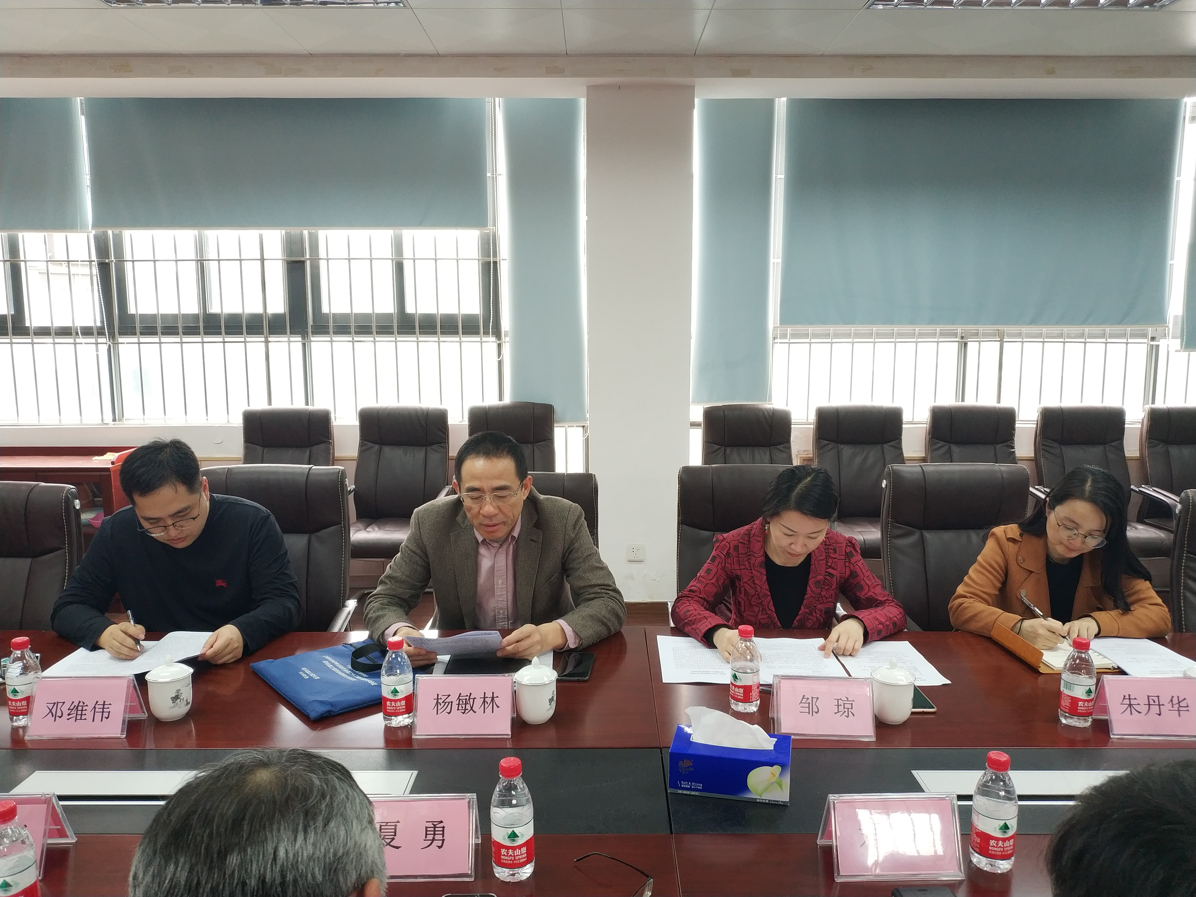 好色tv
党总支召开2018年度党员领导干部民主生活会2.jpg