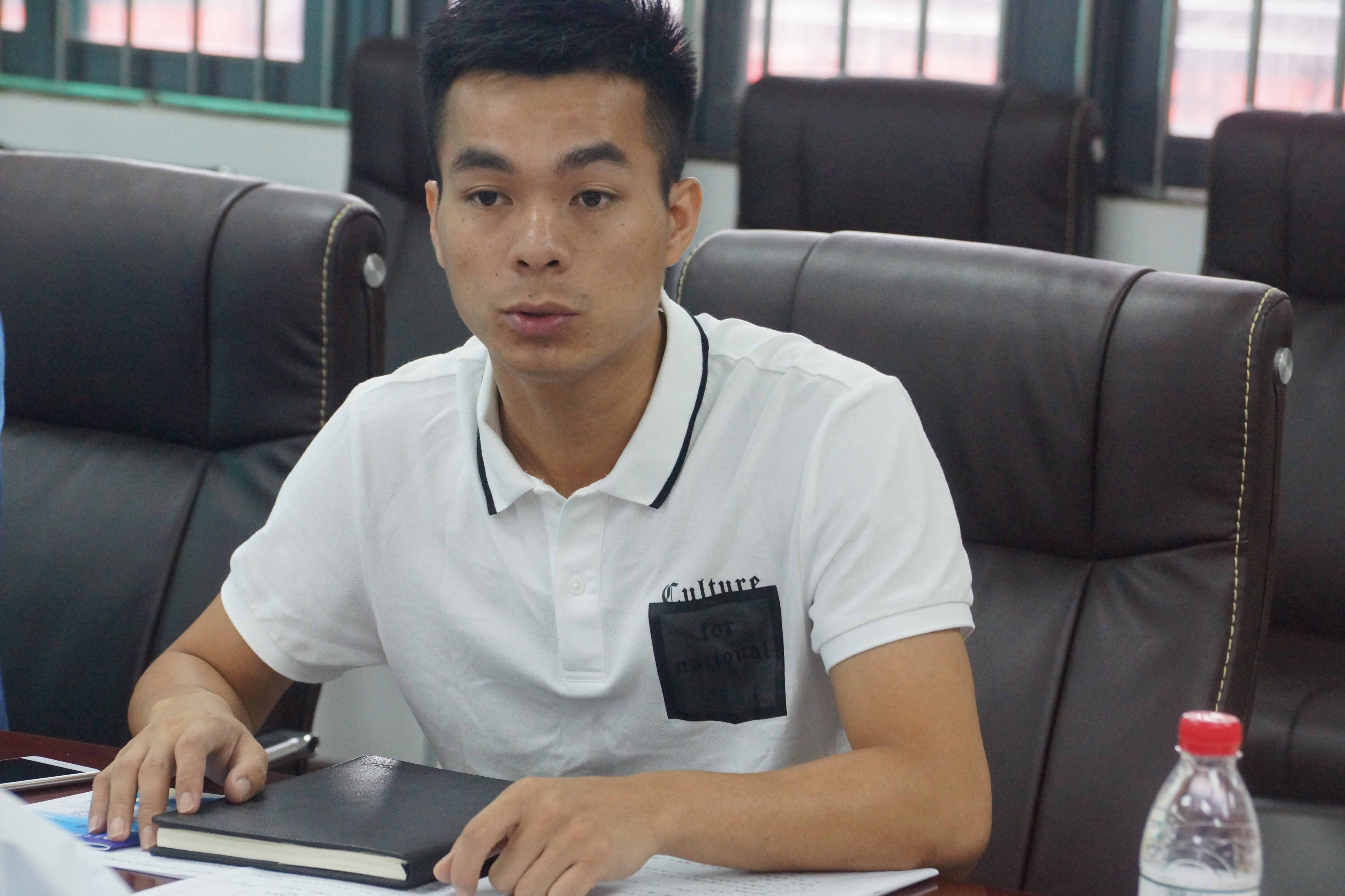 好色tv
举办2018级新生班主任沙龙1-4-.JPG