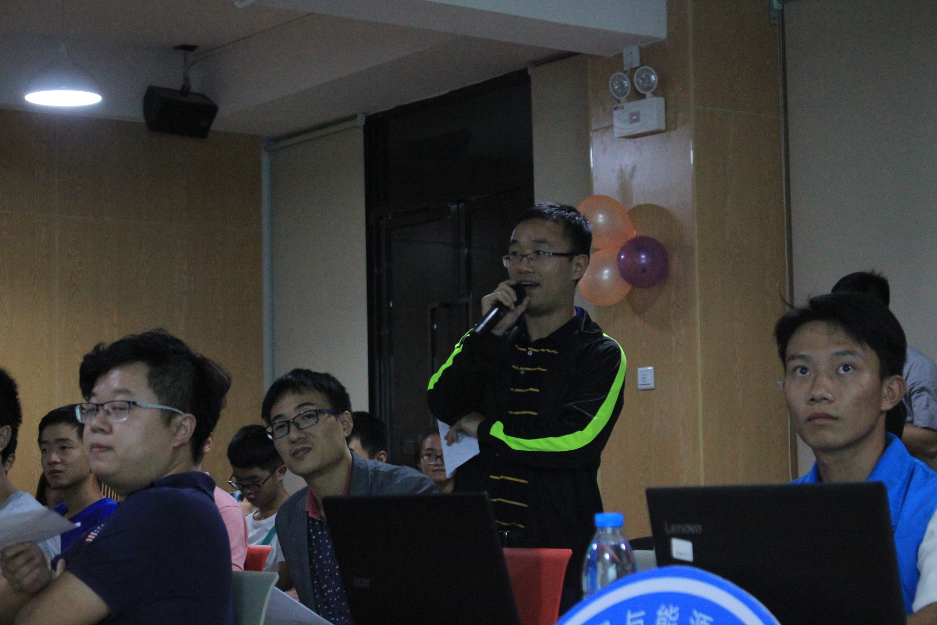 好色tv
联合莞馨社区举行2018漂流瓶分享师生汇2.JPG