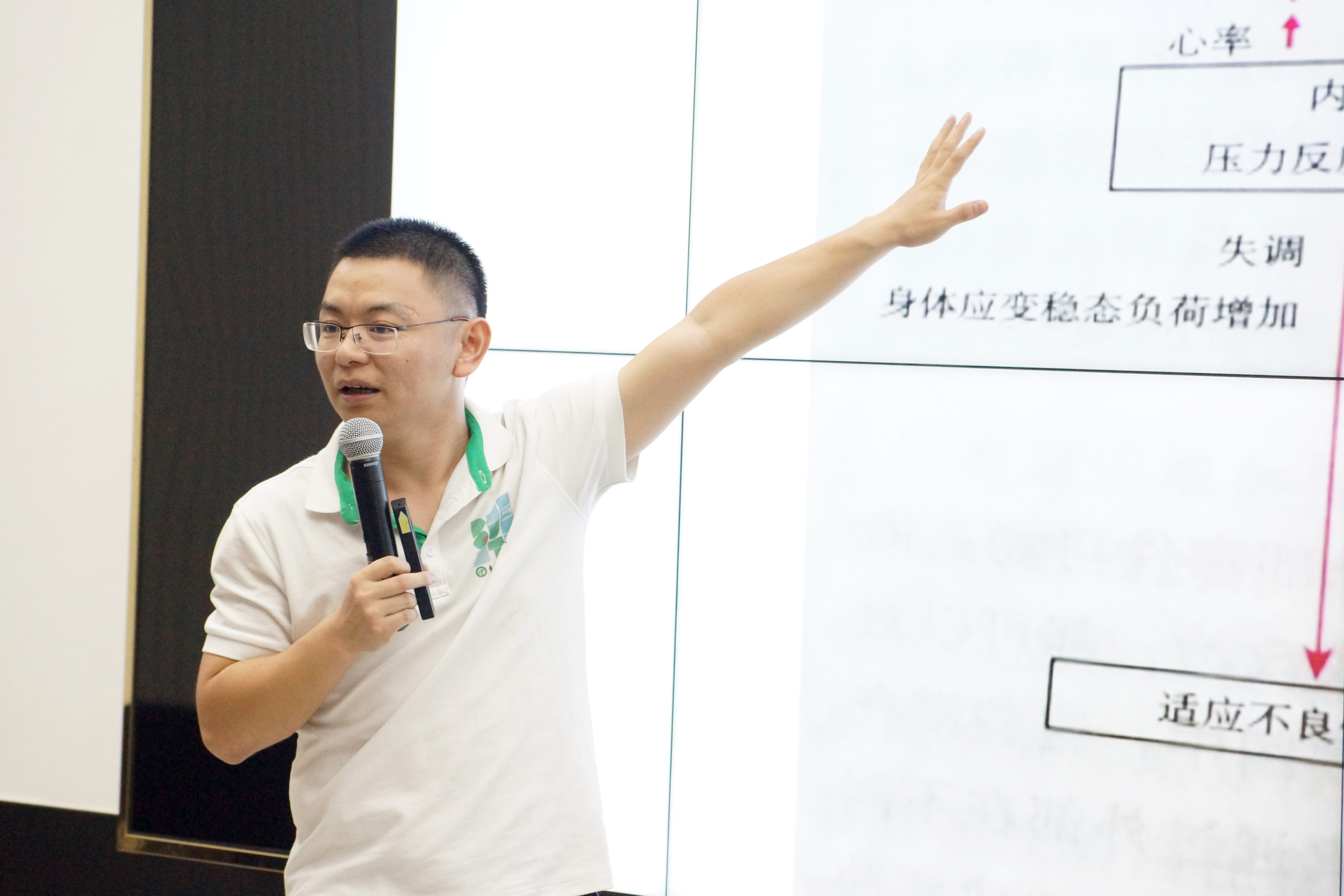 好色tv
联合莞馨社区举办第二期团校培训主题讲座2.jpg