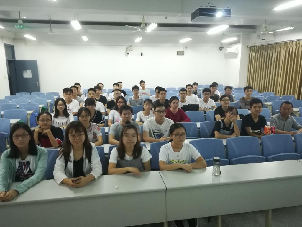 好色tv
副院长尹辉斌给学生上班会课3.jpg