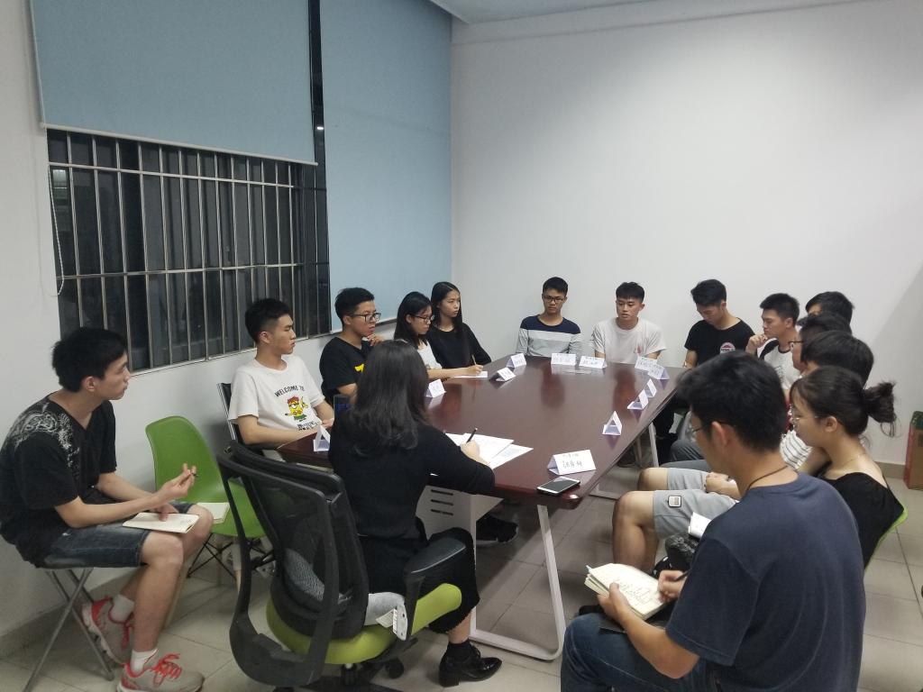 如何营造良好班风和学风-好色tv
召开17级班级管理分享沙龙2.jpg