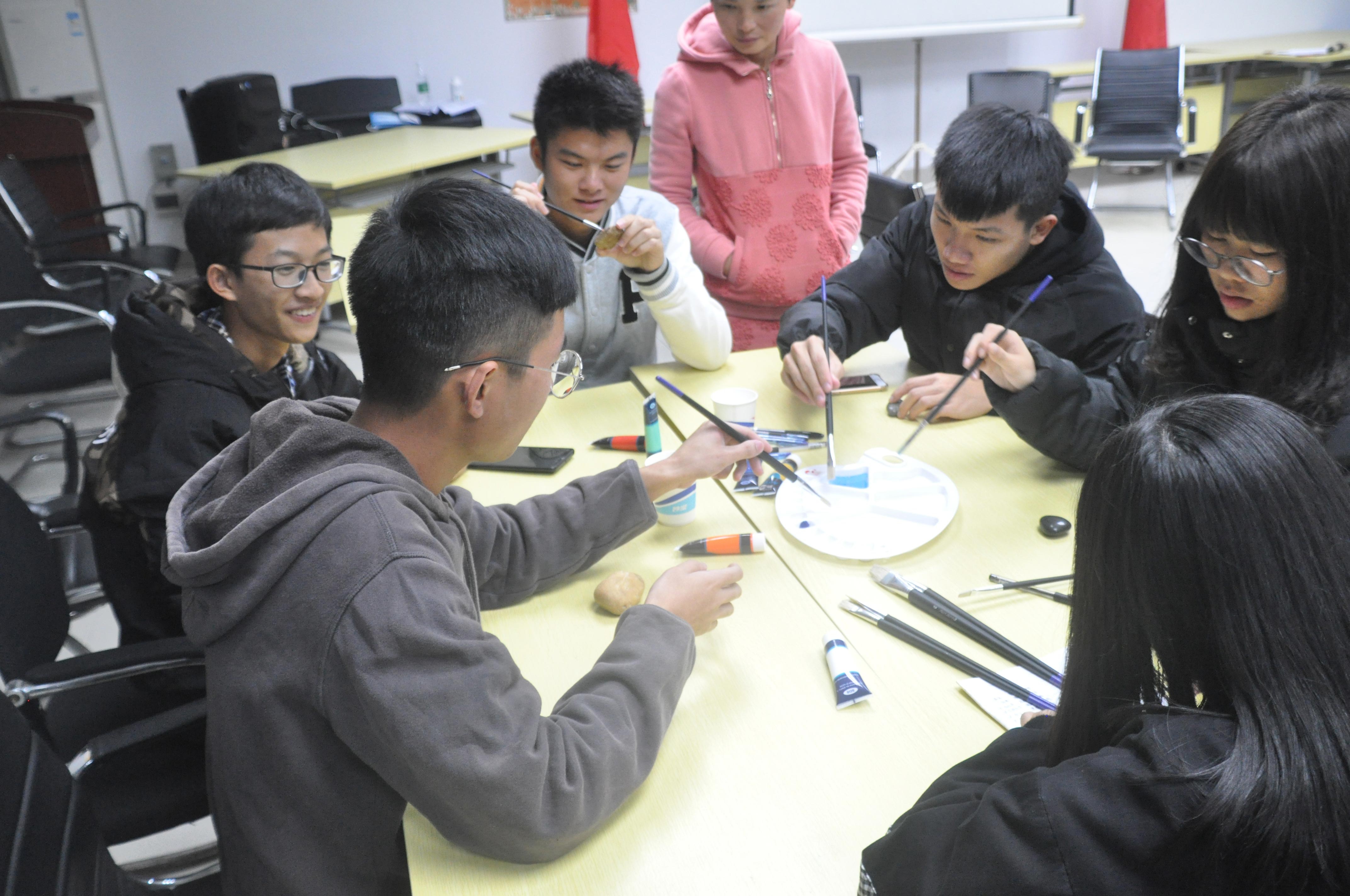 好色tv
举行第八期心角落活动3.png